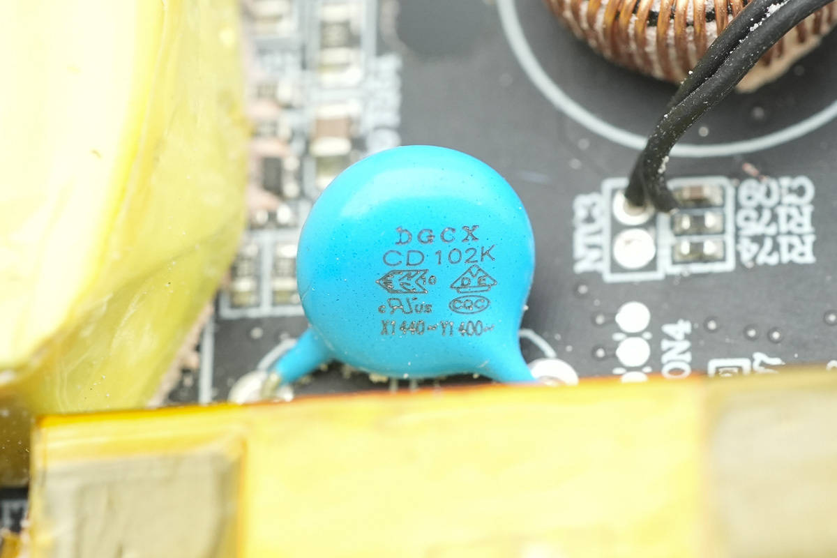 支援APP跨端查詢一鍵管理，安克Prime 150W充電底座拆解