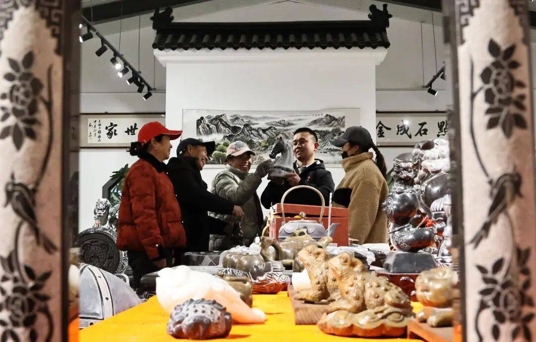 馬年臨近，生肖“石雕馬”雕刻受歡迎