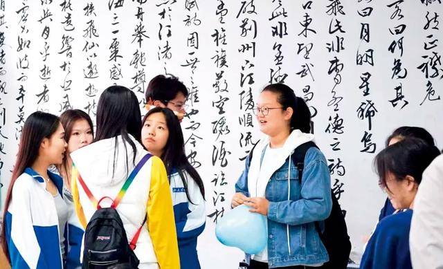 “最像大學的中學”，如何改革？