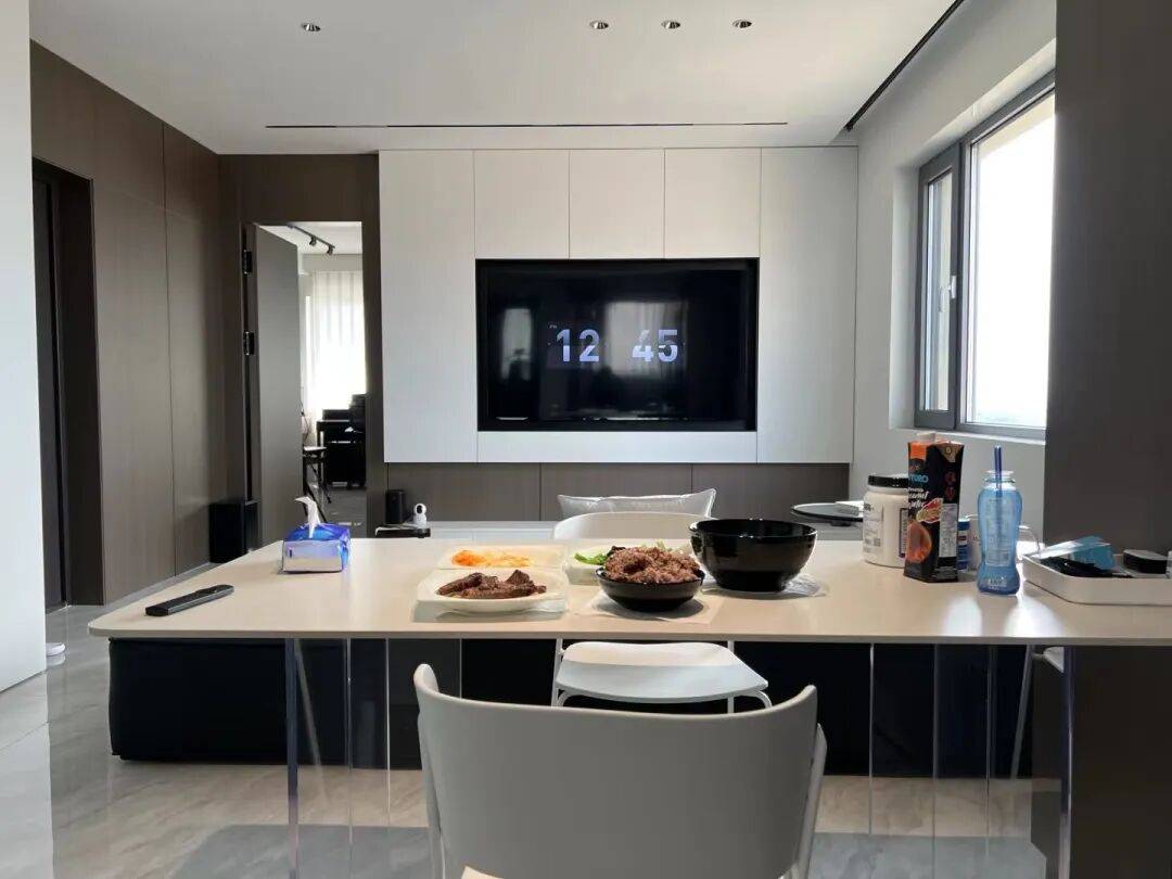 鶴崗「房產一哥」，轉行擦邊背後