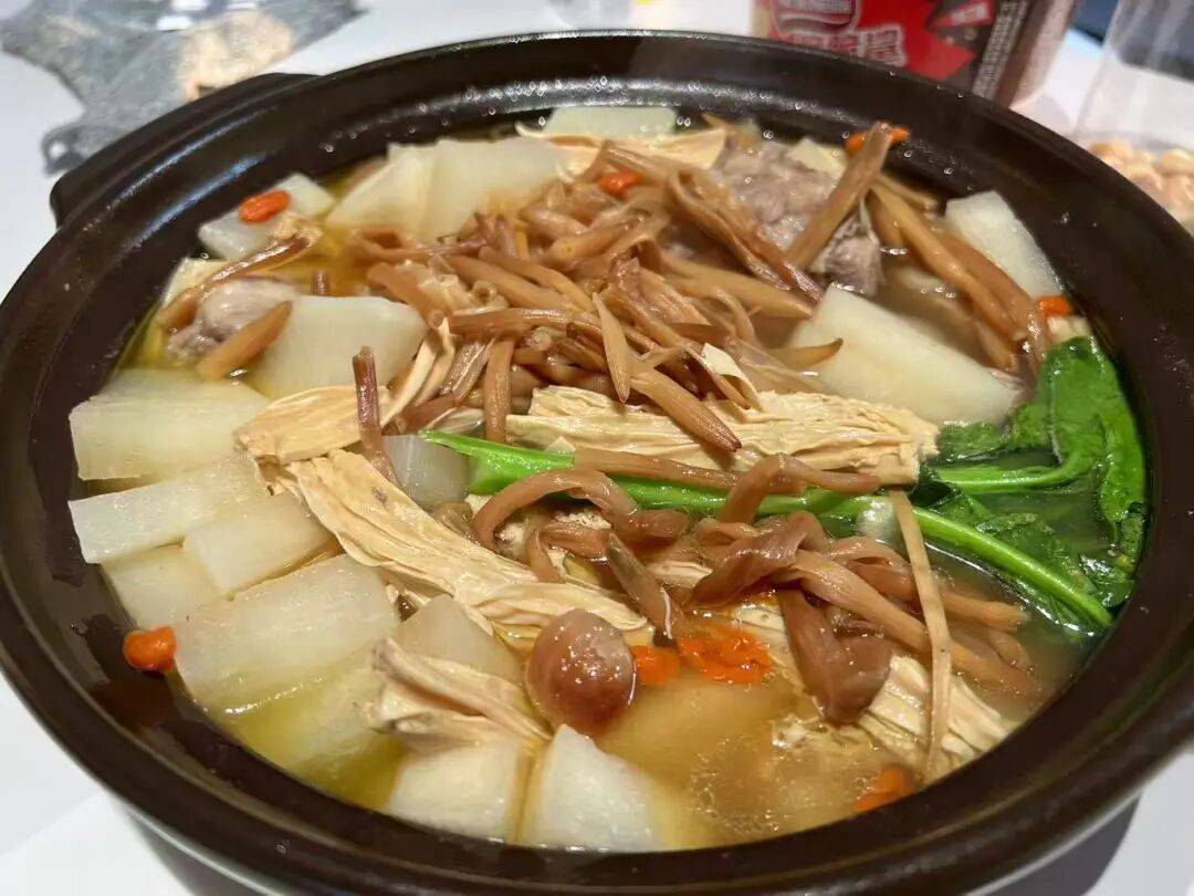 鶴崗「房產一哥」，轉行擦邊背後