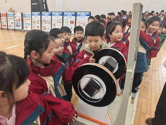 原創科普大篷車巡展活動走進莒南縣西城小學