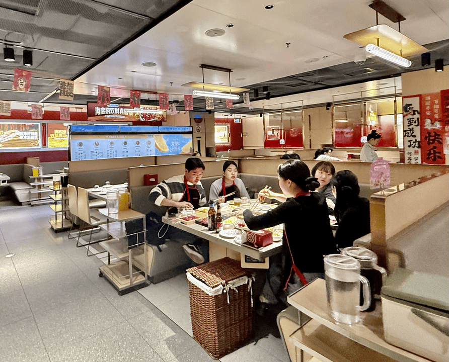“上海環球美食匯”啟動半月有餘：南京路上火鍋店被“韓流”席捲，高峰期客流佔比超八成