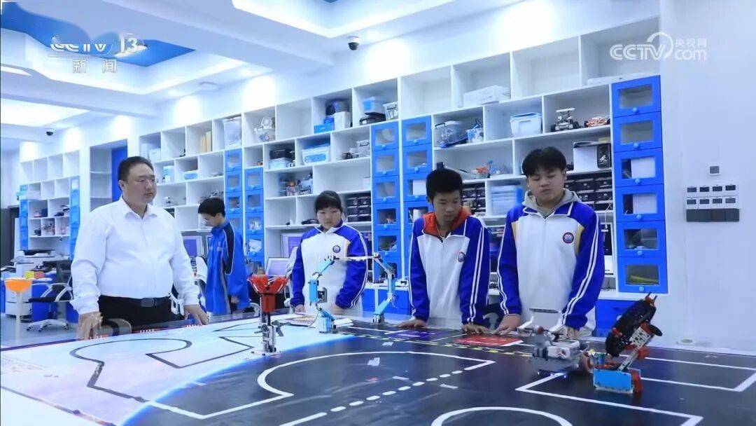 央視《焦點訪談》： 科技教育用“神奇”激發“好奇”