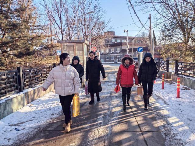 東慧公益攜手尚德公益走進新橋路中學開展需求調研與新春慰問