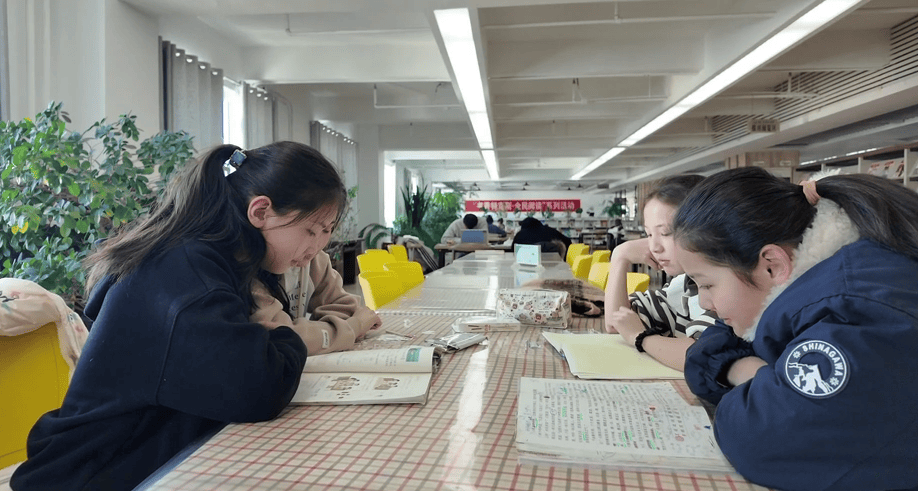 特克斯縣新華書店、圖書館成假期熱門打卡地