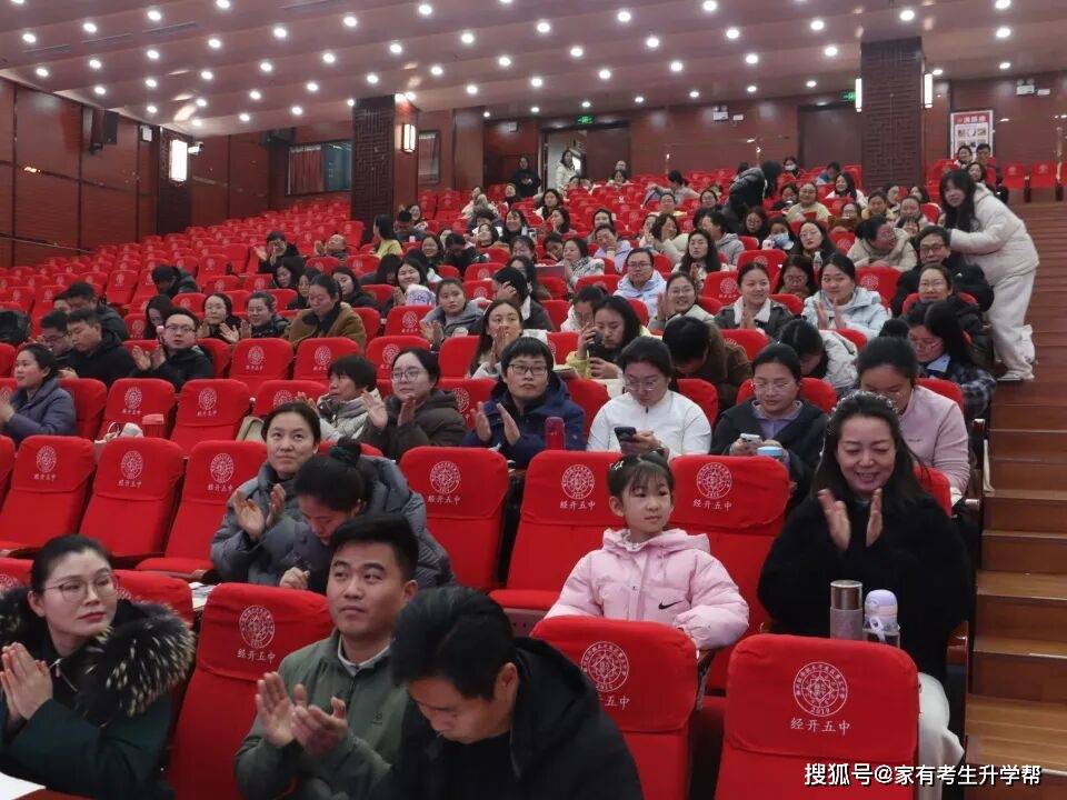 鄭州經濟技術開發區八一中學教研科研，深耕課堂改革，賦能師生成長