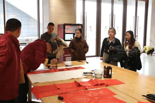 博物館裡過大年｜抗戰館新春送“福”書法活動，快來一起沾“福”氣吧！