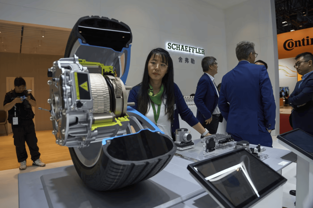 汽車業失血，軍火單續命