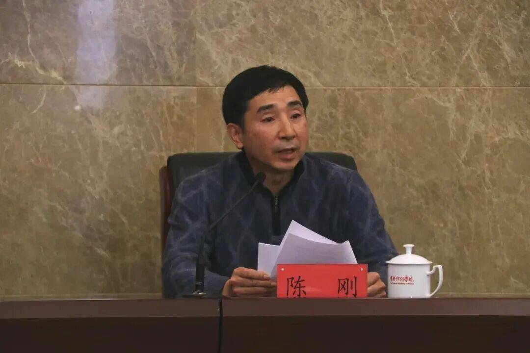 中央戲劇學院表演系主任王鑫，主動投案