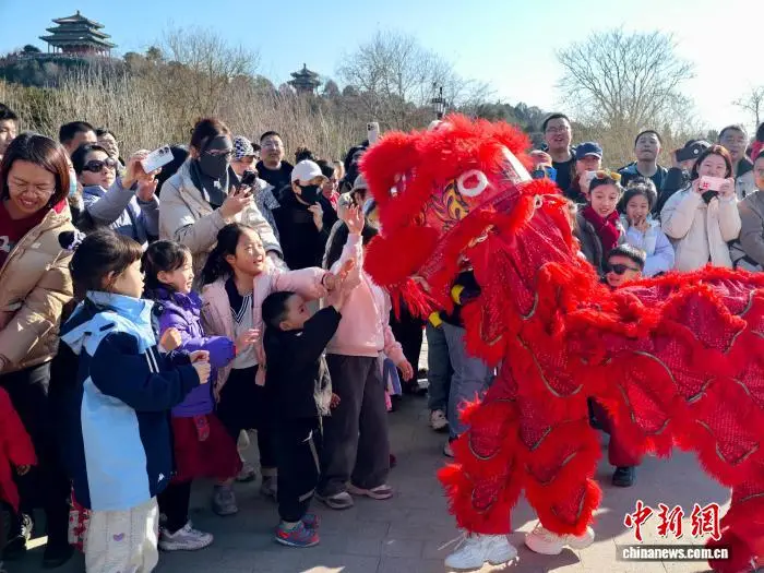 （新春走基層）傳統年俗融合科技體驗 北京景山公園春節活動開啟