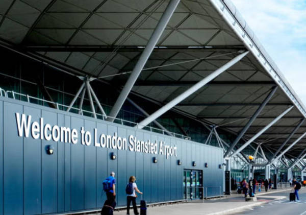 震驚！愛潑斯坦透過倫敦機場販運女性，“這裡比巴黎便宜”