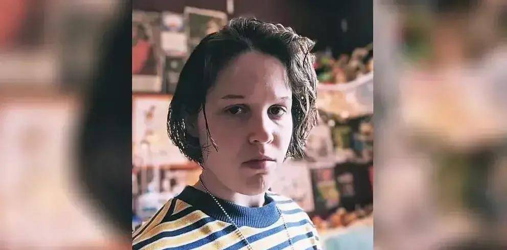 原創美女槍手掃射小學，俄高官稱不再挽救，美國分裂如何更快？