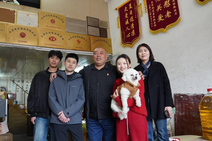 空空的貨架，裝著滿滿人情 | 熱氣騰騰曬小家