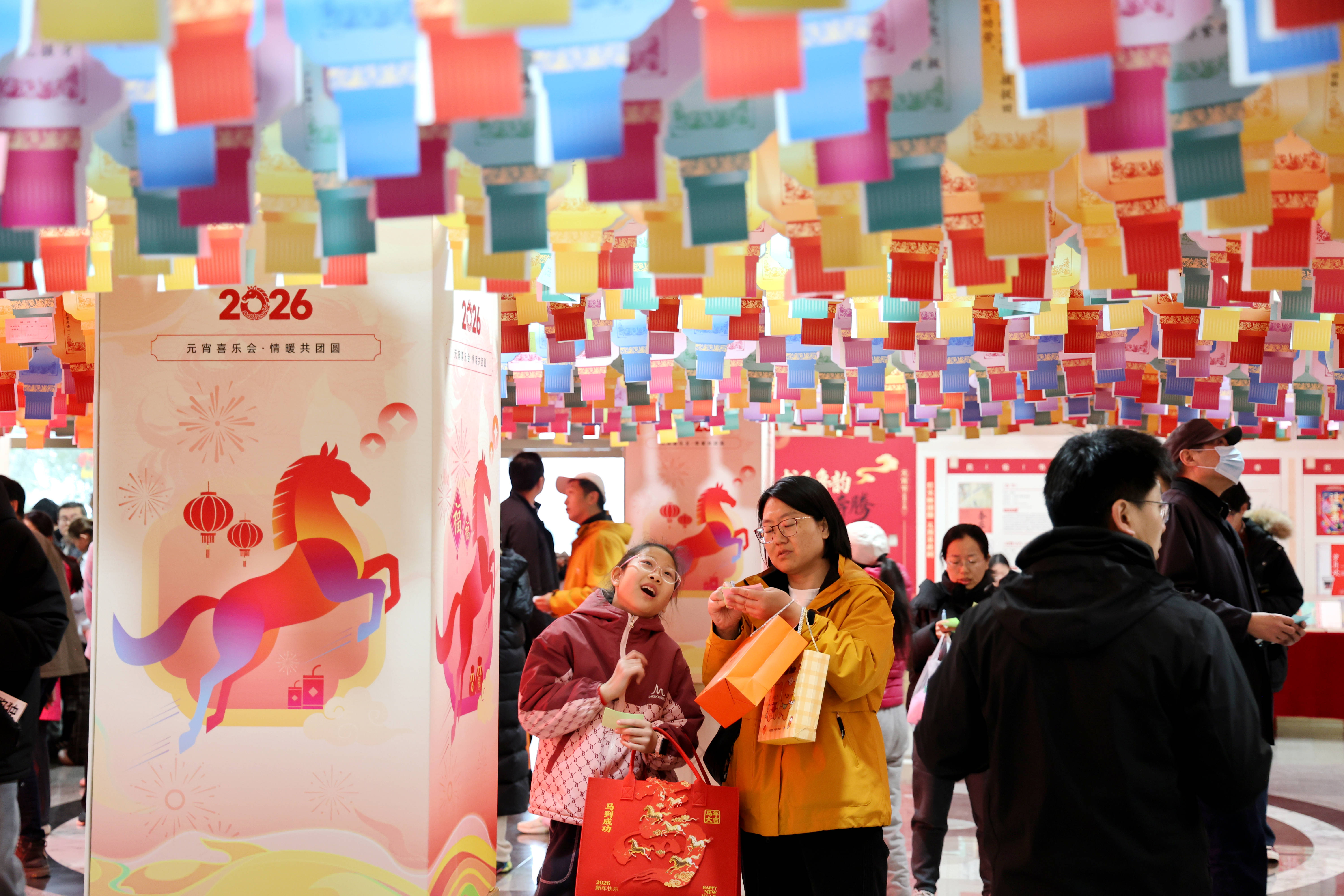 省圖書館元宵燈謎會延續馬年春節文化年味兒