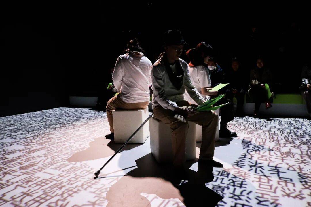 世界瘋成這樣，還有人關心戲劇嗎？