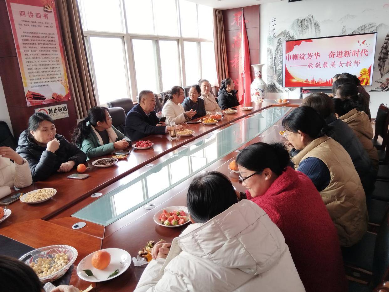 原創巾幗綻芳華 奮進新時代——濟南市萊蕪區方下中學舉行“三八”婦女節教師座談會