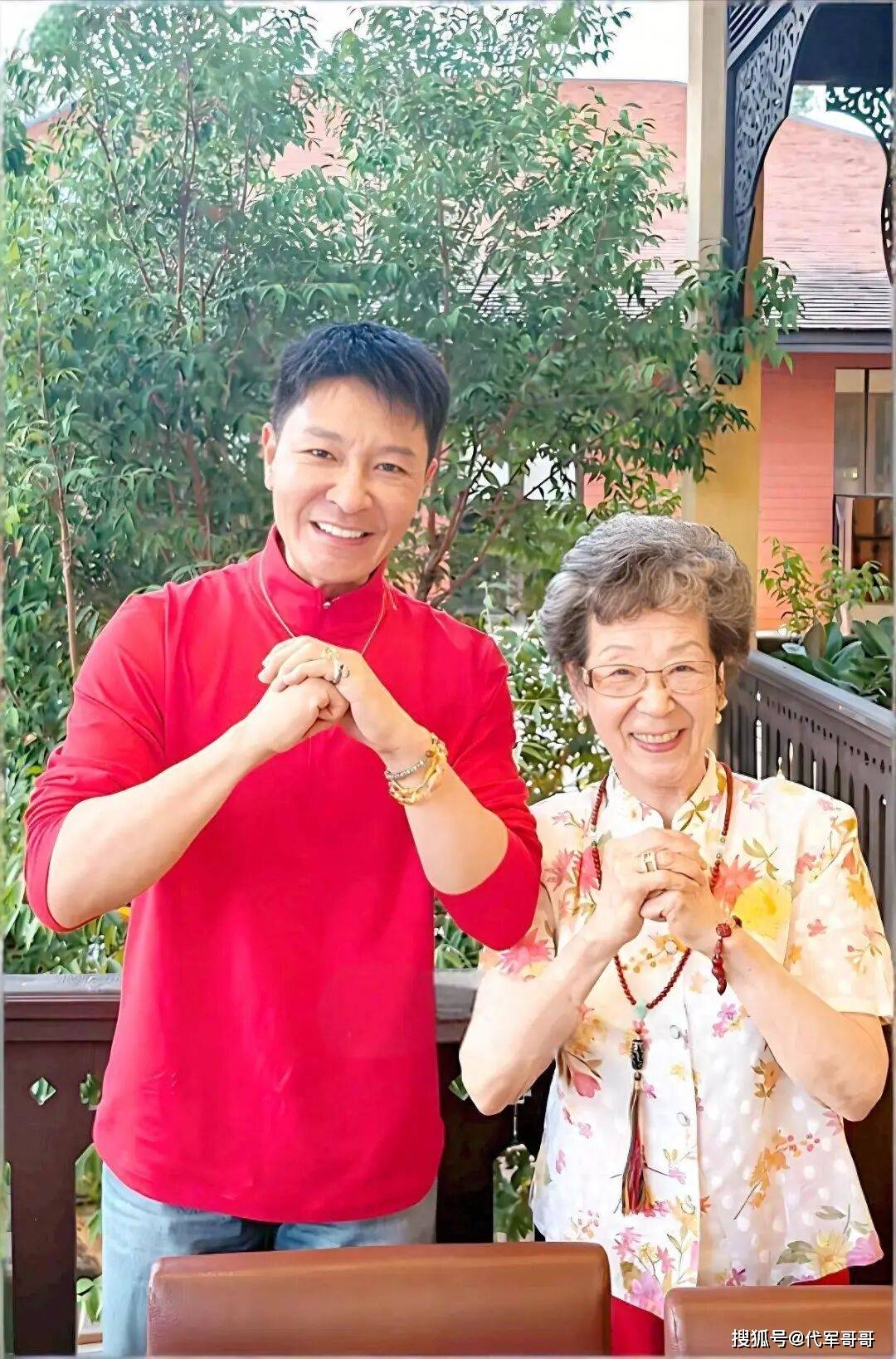 原創49歲李宗翰近況曝光！堅持不婚不育，如今與母親相依為命到處旅遊