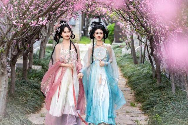 速收藏！棗莊臺兒莊古城春之花影與夜燈，錯過再等一年喲！