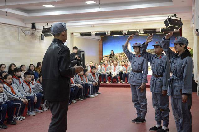 北京四中原創戲劇“閃耀”小學舞臺