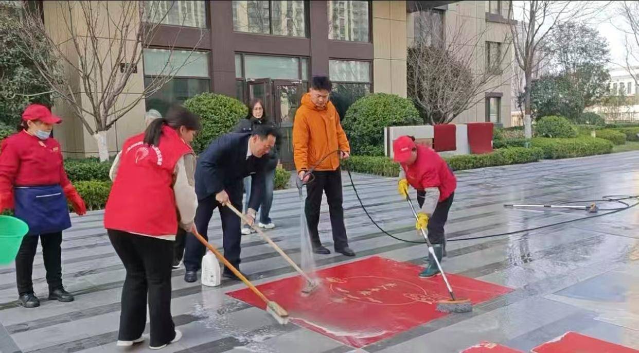 原創泰山區學苑社羣深化“窗簾之約”行動 把清潔暖心服務送到居民“家門口”