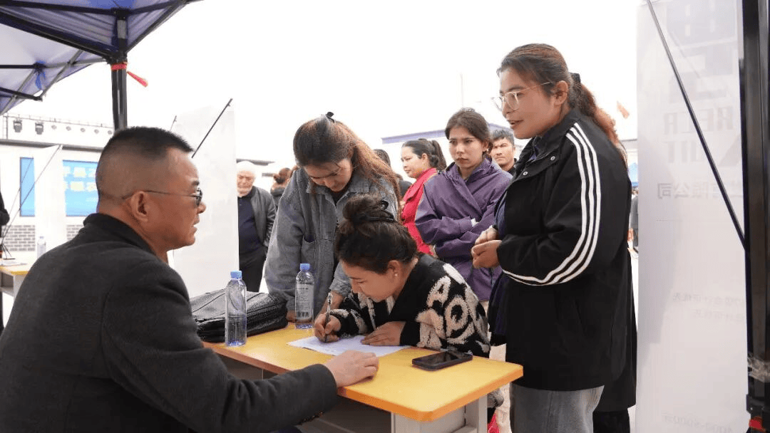 柯坪縣舉辦2026年“春風行動”暨“春暖農民工”專場招聘會