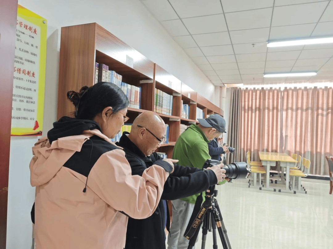 烏當區老年大學攝影班學員用鏡頭為學校代言