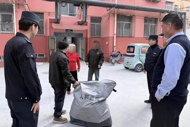 聊城街頭，百餘件快遞“下落不明”，民警出手了...