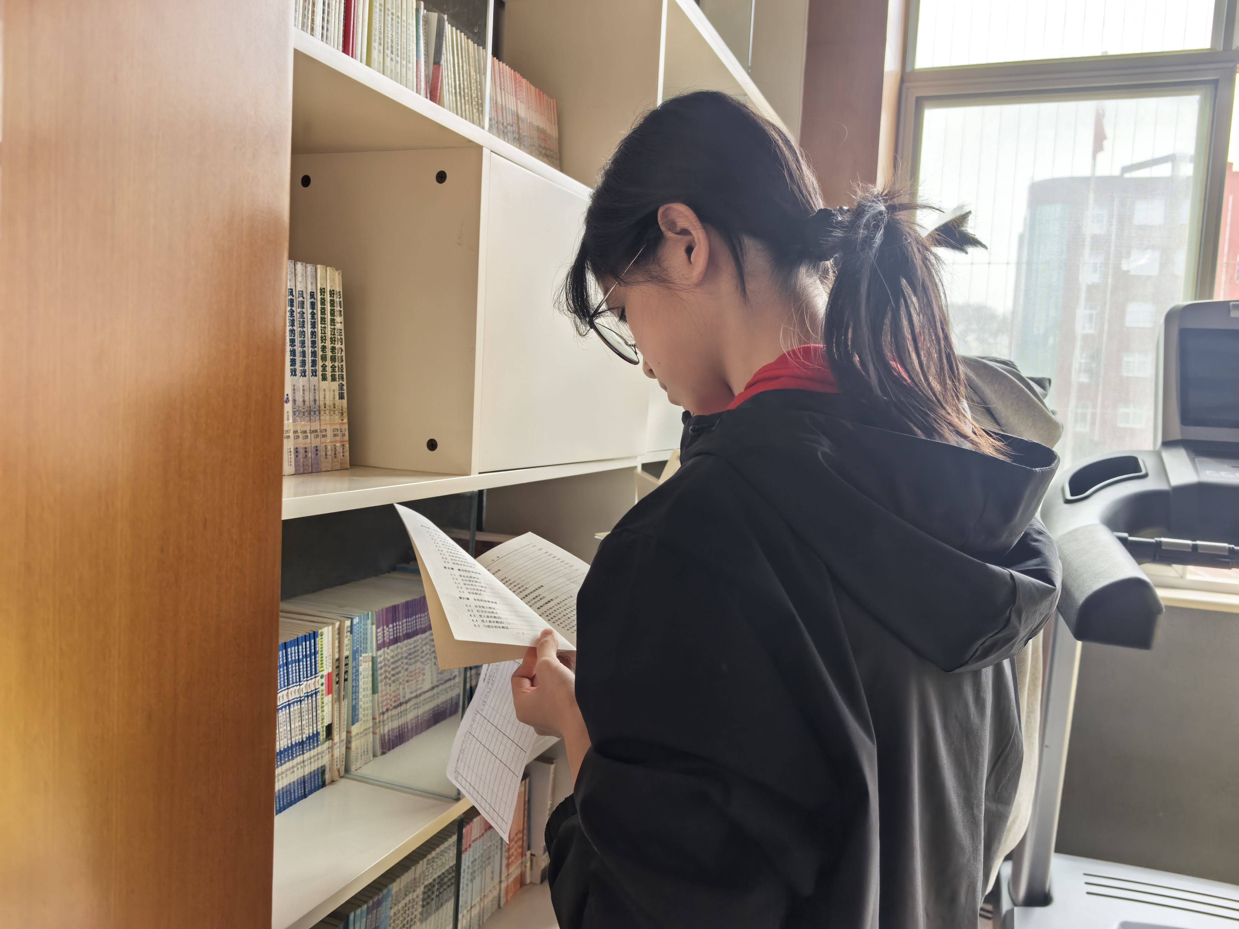 守護書香流轉 築牢閱讀防線——鄭州八中圖管會開展漂流書屋年度圖書排查專項行動