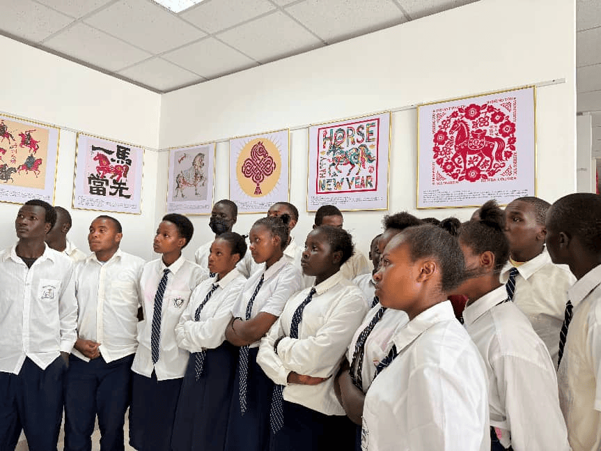 肯亞肯雅塔大學孔子學院舉辦“馬年生肖設計展”