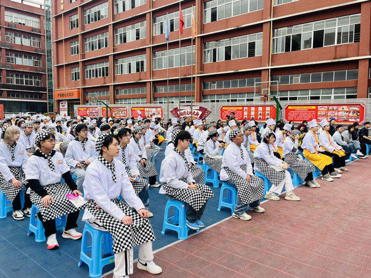 重慶市兩江新區回興街道錦屏路社羣開展禁毒反詐宣傳教育活動