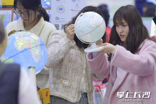 週末書海“補電”！2026長沙圖書交易會人氣火爆 ｜組圖