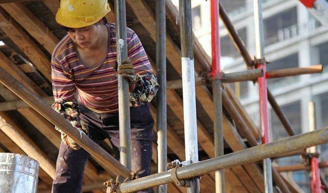 原創北大女碩士放棄高薪，回老家做油漆工，坦言：日子踏實、精神放鬆