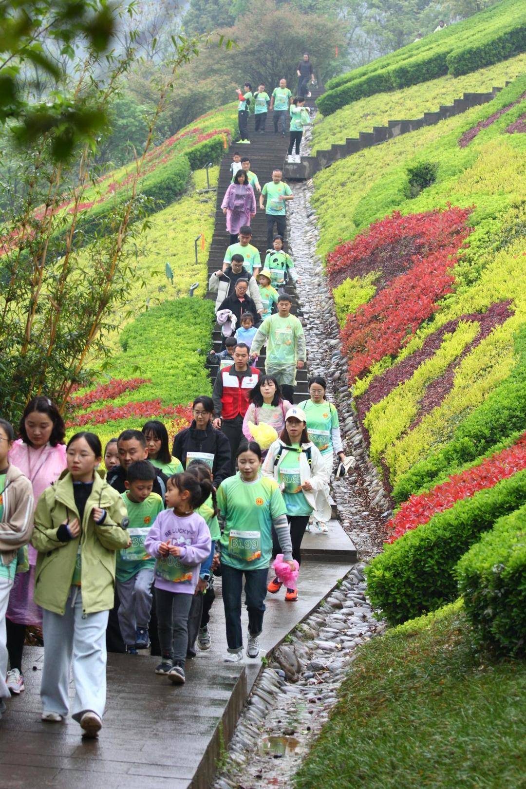 運動+非遺+美食 500名成都職工徒步跑崇州