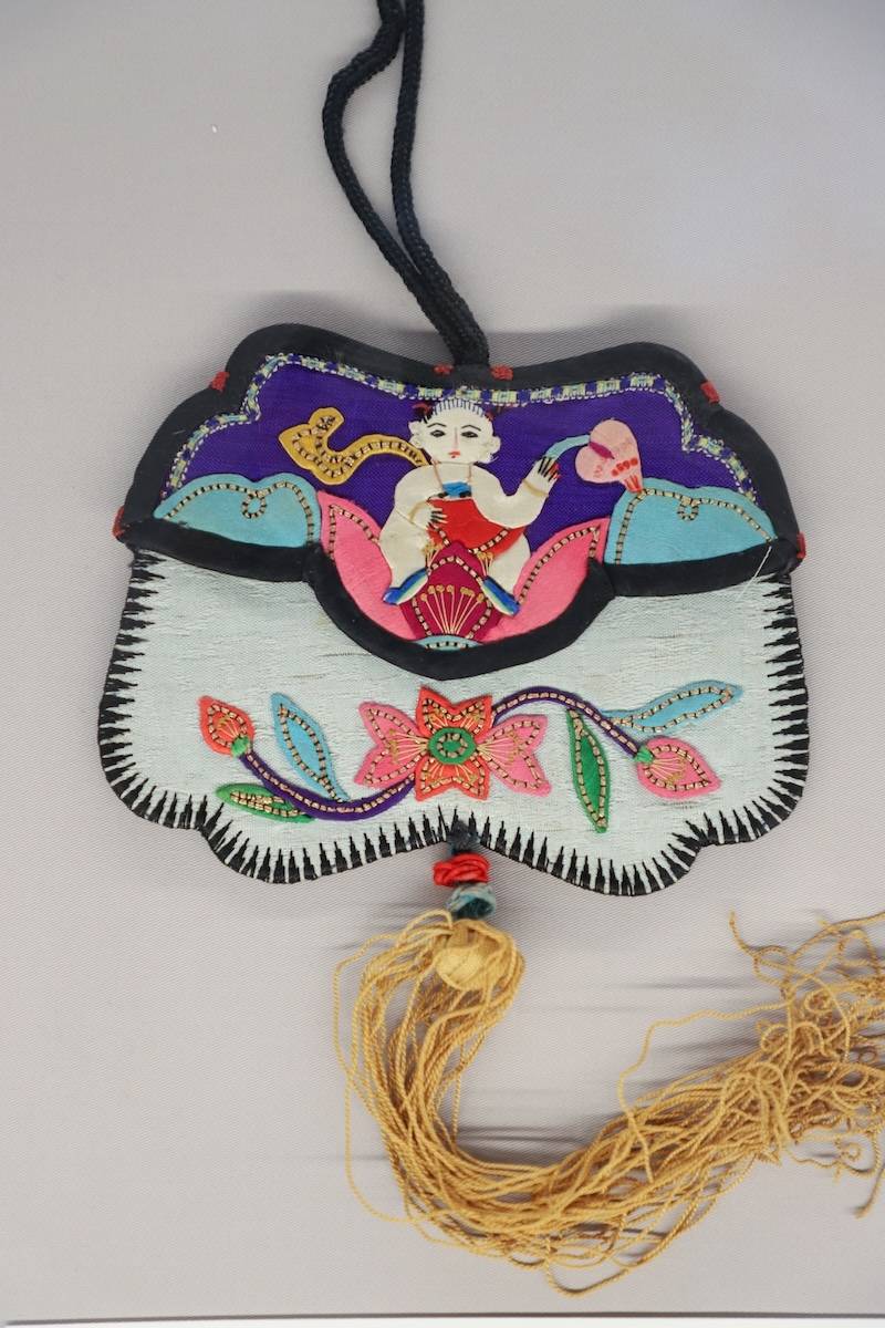 感受盈握之間的荷包與刺繡之美