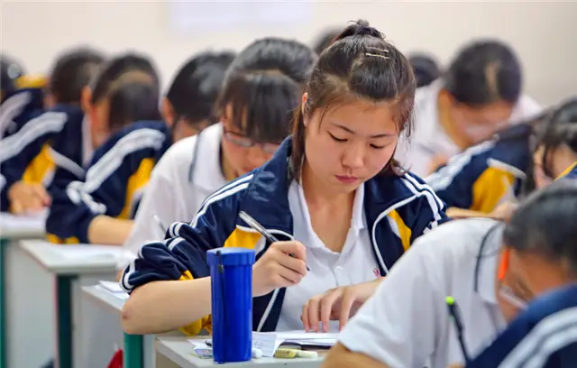 原創高考志願填報別再盲目！這5個選大學專業的真相，關乎你的未來