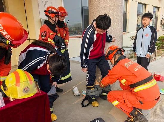 原創莒南縣澇坡中學邀請消防大隊開展安全培訓