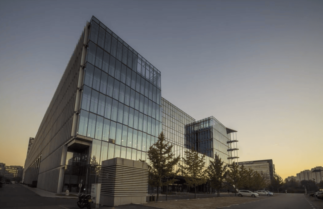 “17歲工齡5年”，提前工作的“超級中學生”都快把985研究生卷懵了