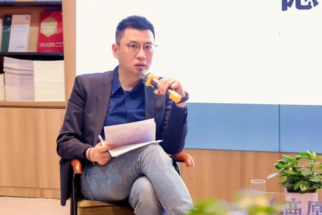 周濂：AI永遠無法代替我們思考｜刀鋒圖書獎推委2025閱讀圖景