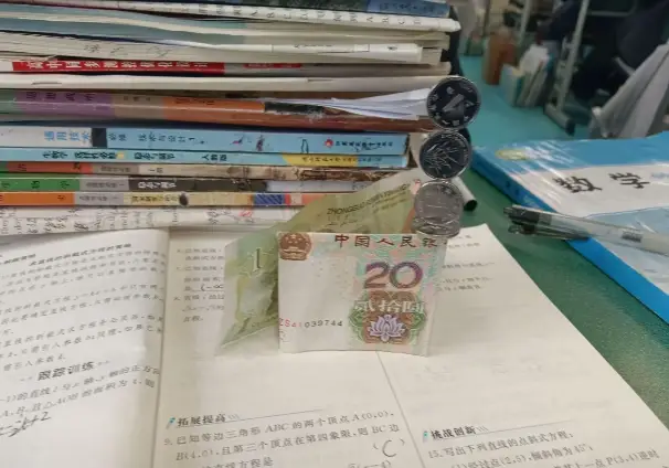 “完了……已經被出題人看到了……”老師：“謝謝，已收藏~”