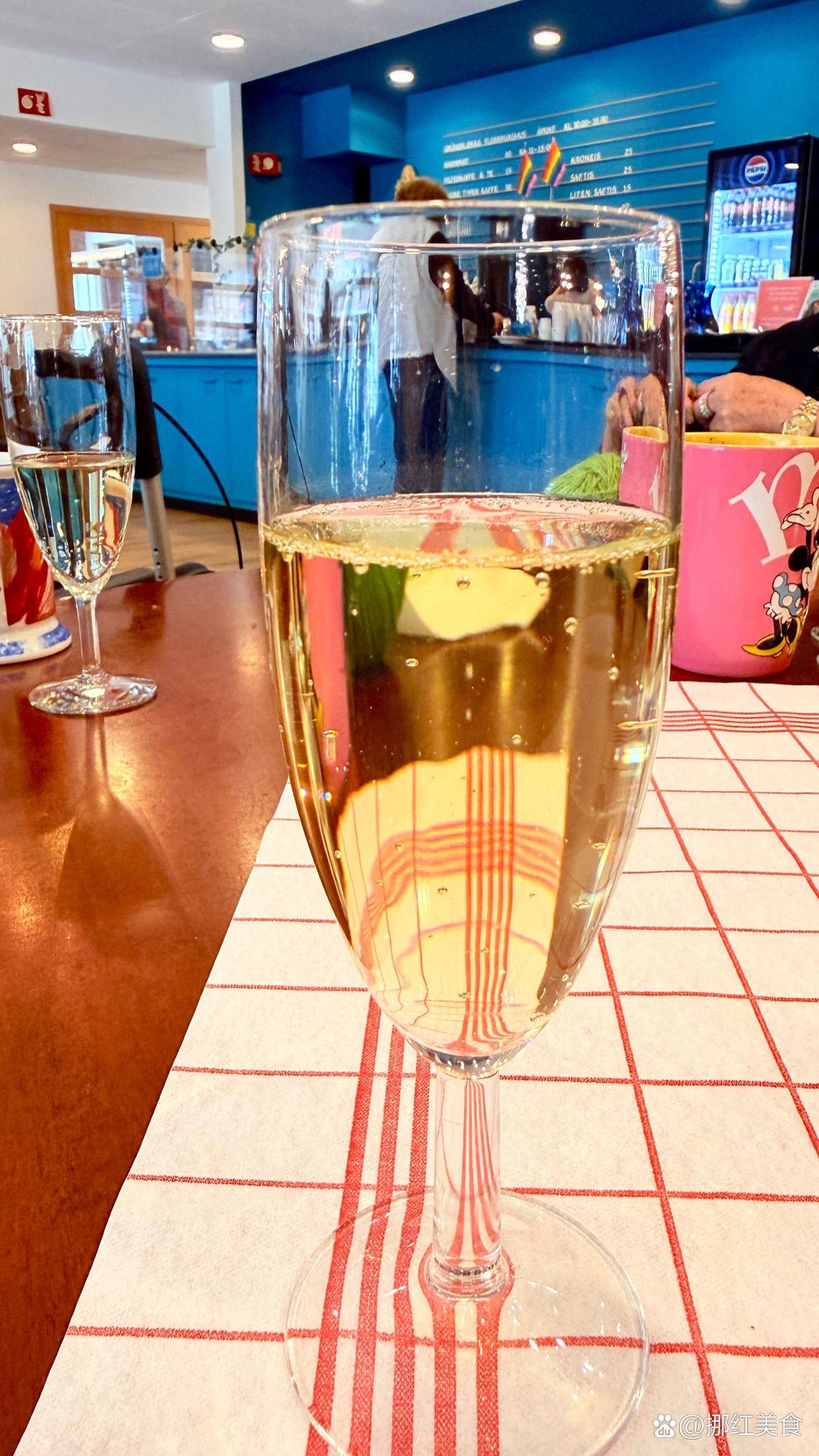 #春日三餐美食#"剛和朋友聚會，這杯香檳真是太讚了！Cheers~"#我要做個美食家# #2026永珍創作者大賽# #曬出我最愛的照片# #我的美好春日遊#