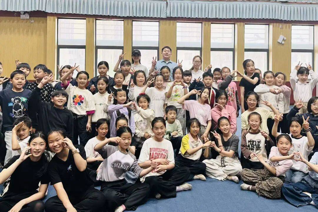 鄭州版“放牛班的春天”：一群小學生用舞蹈微電影治癒全網