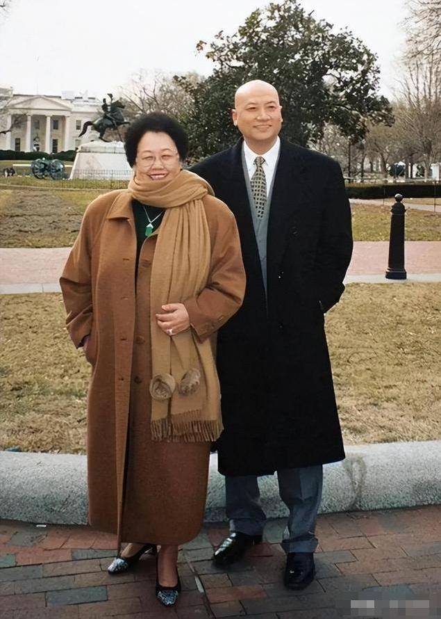 原創陳麗華頂奢收藏，從鴿血紅到天價帝王綠手鐲，都比不上她看家之寶