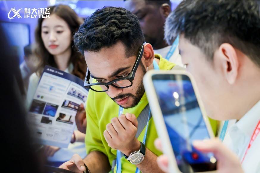 首批搭載“龍蝦”的智慧眼鏡！訊飛AI眼鏡亮相廣交會，化身超級AI助理