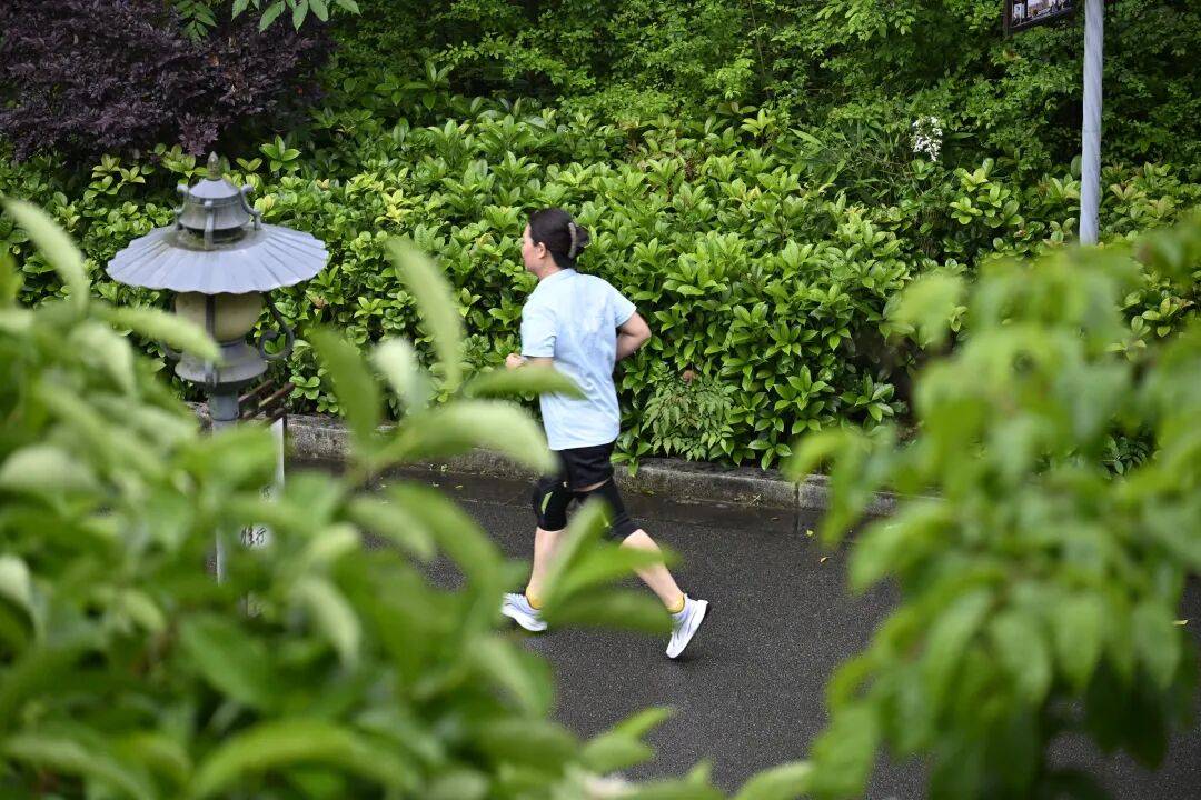 綏陽中學舉辦首屆校園5公里迷你馬拉松活動