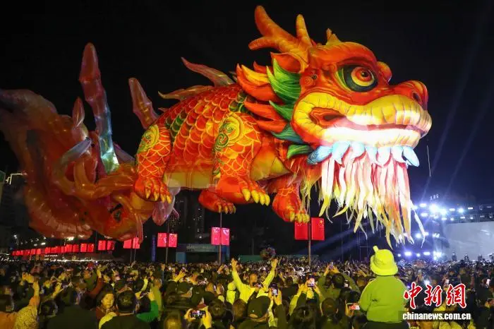 青海西寧河湟文化旅遊季活動啟幕 “火麒麟”吸引民眾打卡