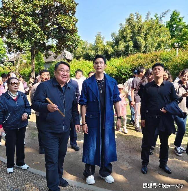 原創47歲小李琳復出拍戲朝粉絲翻白眼，經超順利定居北京，繼女在美國留學，9歲女兒很可愛