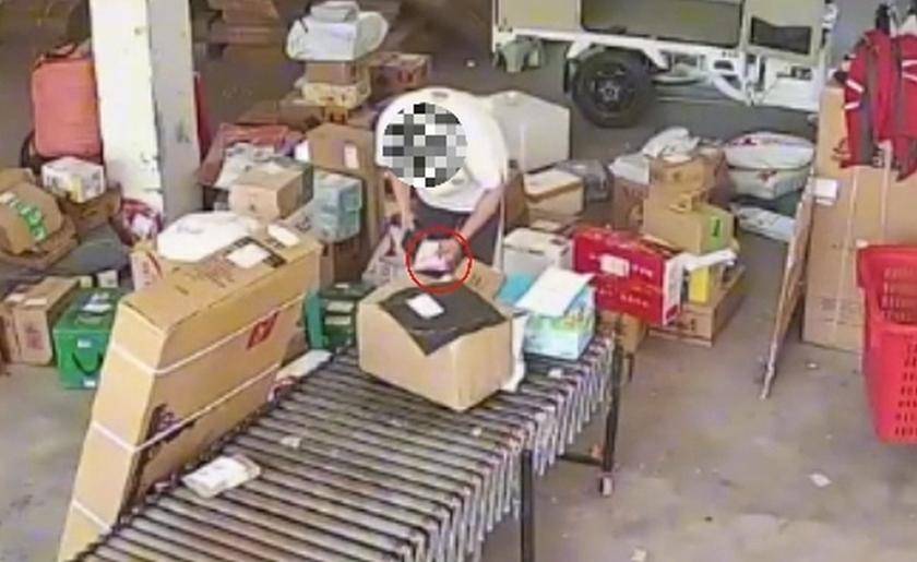 快遞員私藏黃金快遞套現9000元，報假警演戲當場露餡