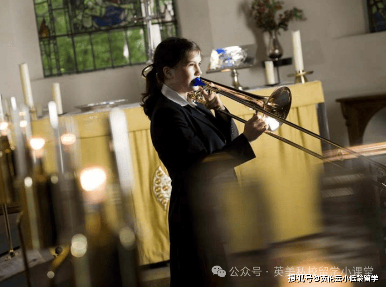 英國高性價低齡留學首選！全年僅45萬+75%羅素集團大學錄取率！