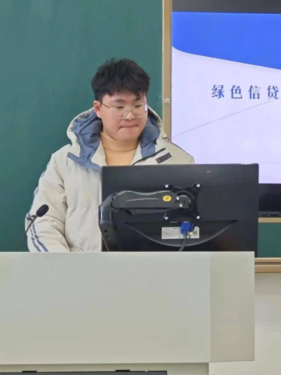 16歲少年無證駕車撞倒23歲研究生，致其顱腦損傷心智如幼童，肇事者無力支付28萬賠償，父親：他想輟學還債，不行，我來還